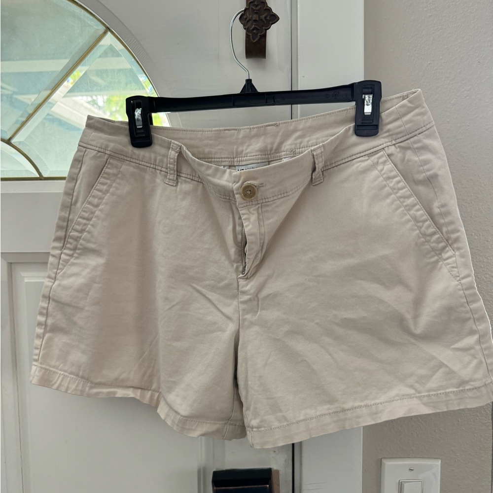 Liz Claiborne Shorts Tan size 12